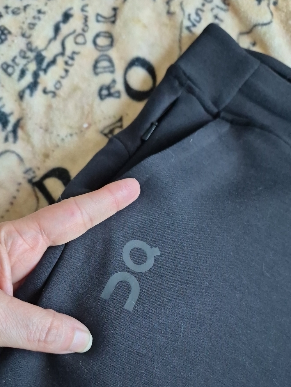 NWT On Running Sweat Pants Black Jogger Sweatpants Mens Size Small Very Soft - Picture 8 of 12